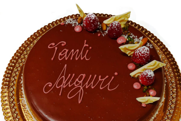 Torta personalizzata scritta tanti auguri